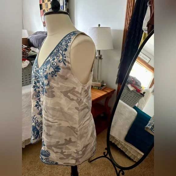 Johnny Was Pearl Camo Harriet Linen Tank Top - Picture 6 of 12